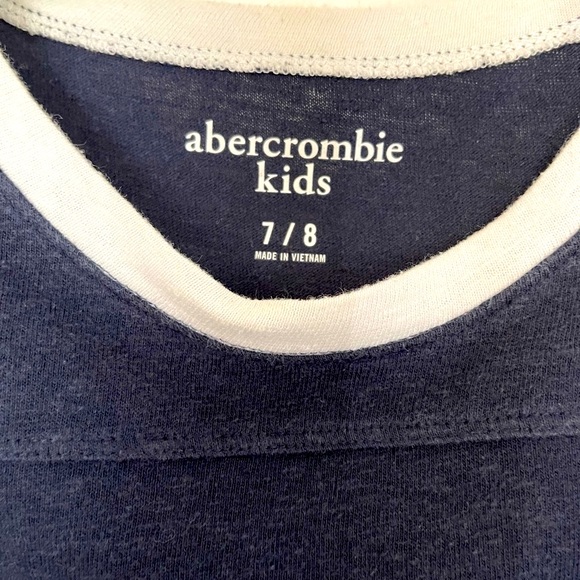 “ABERCROMBIE & FITCH” BLUE-WHITE STRIPED SHORT-SLEEVE TIE IN FRONT TOP, SIZE 7/8 - Picture 2 of 4